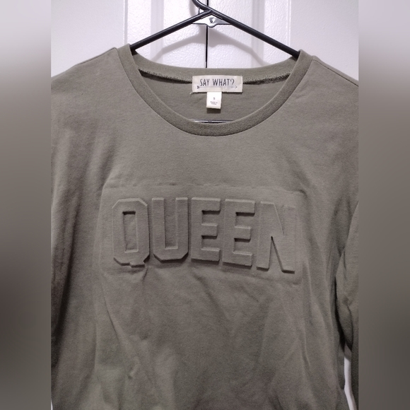 Say What? Olive Green "Queen" Cropped Long sleeve Tee Small - Picture 3 of 3